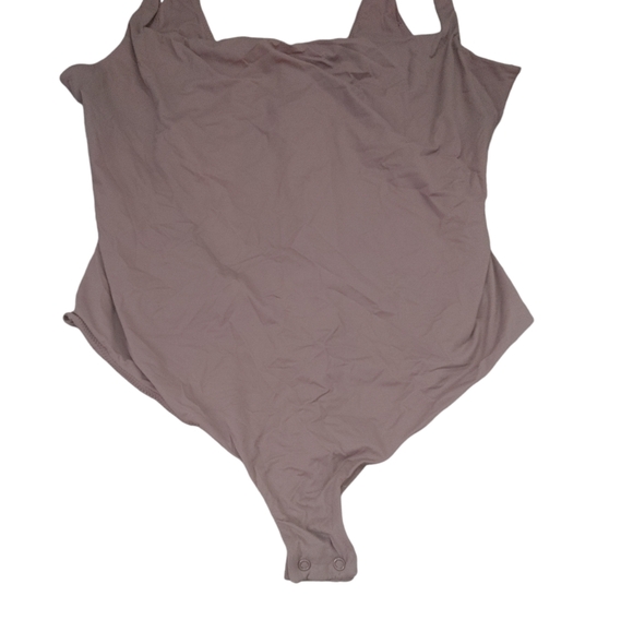 SKIMS Square Neck Thong Bodysuit - Picture 11 of 11